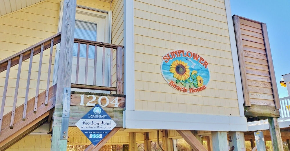 Sunflower Beach House by Topsail Realty