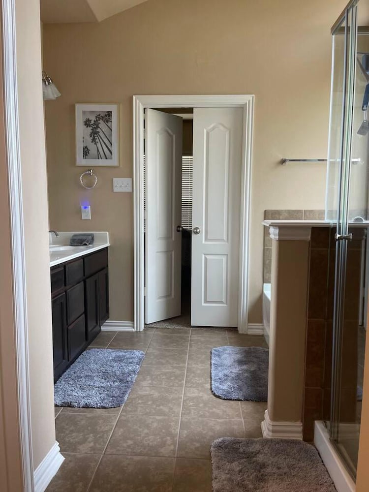 Luxury Stay - Near Houston Airport