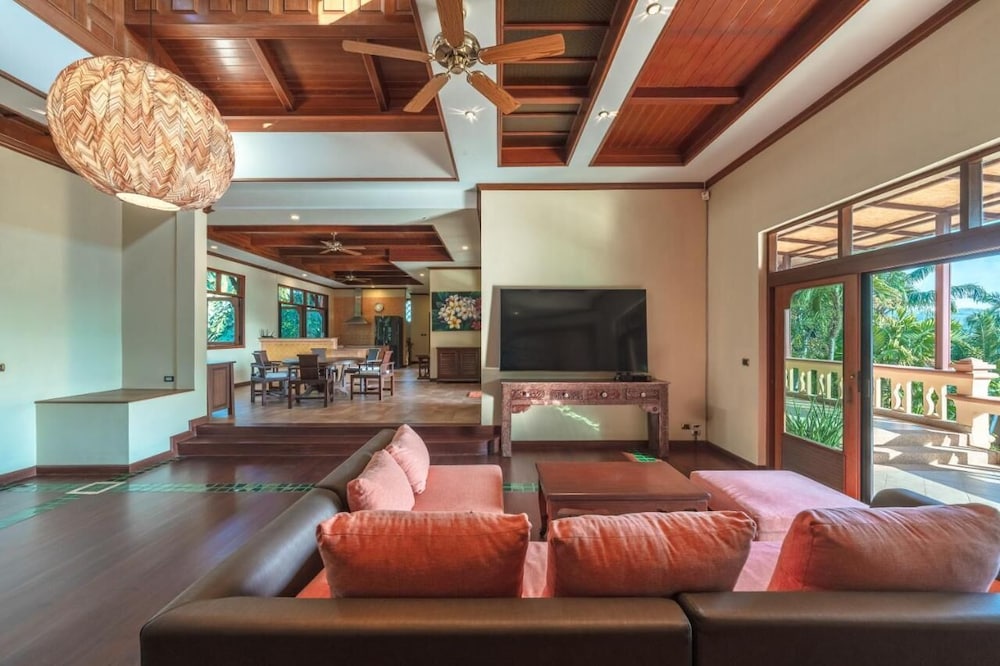 6BR Luxury Retreat in Layan Phuket V159