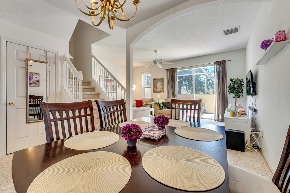 10 Mi to Disney World: Townhome w/ Community Pool!