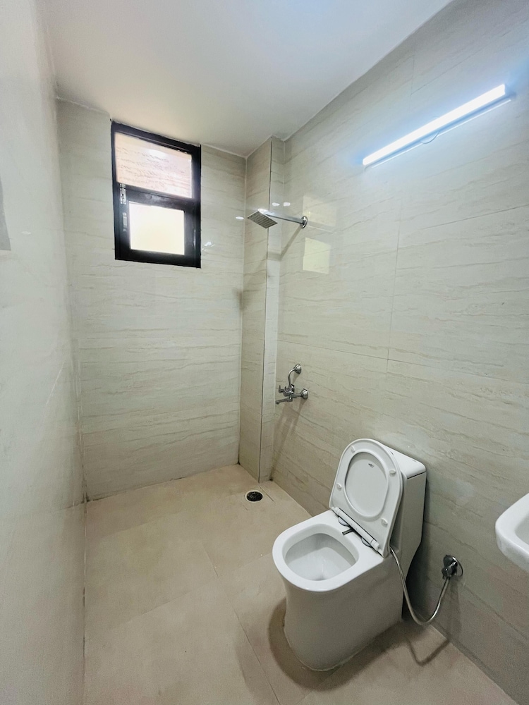 Roomshala Hotel Anmol
