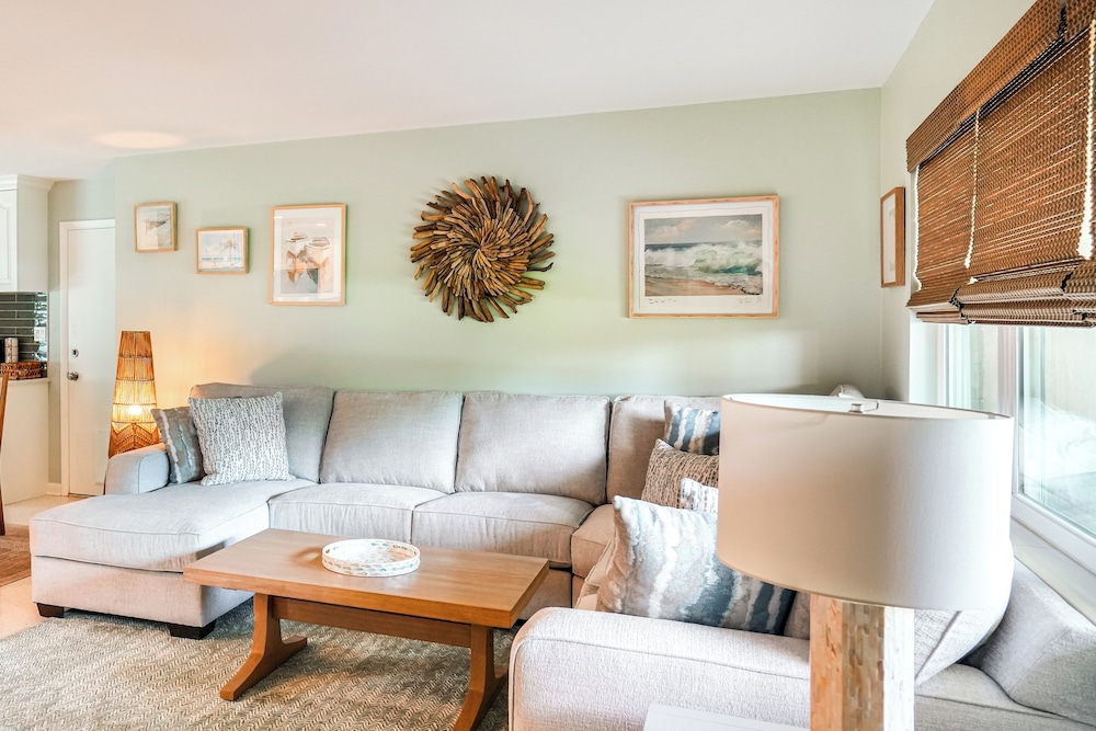Walk to Jetty Park: Harbor District Home!
