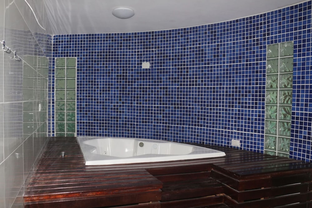 Mansao 6 suites c piscina e jacuzzi 082M