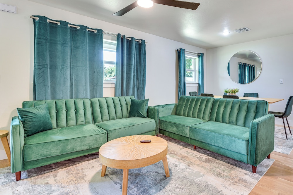 12 Mi to BOK Center: Pet-friendly Home w/ Yard!