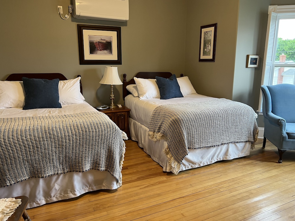 McLean House Bed & Breakfast view 4