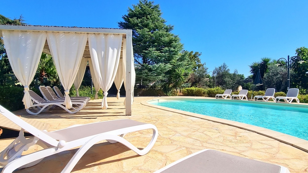 Villa Velisia - Con Ampia Piscina E Campo Da Gioco Privato