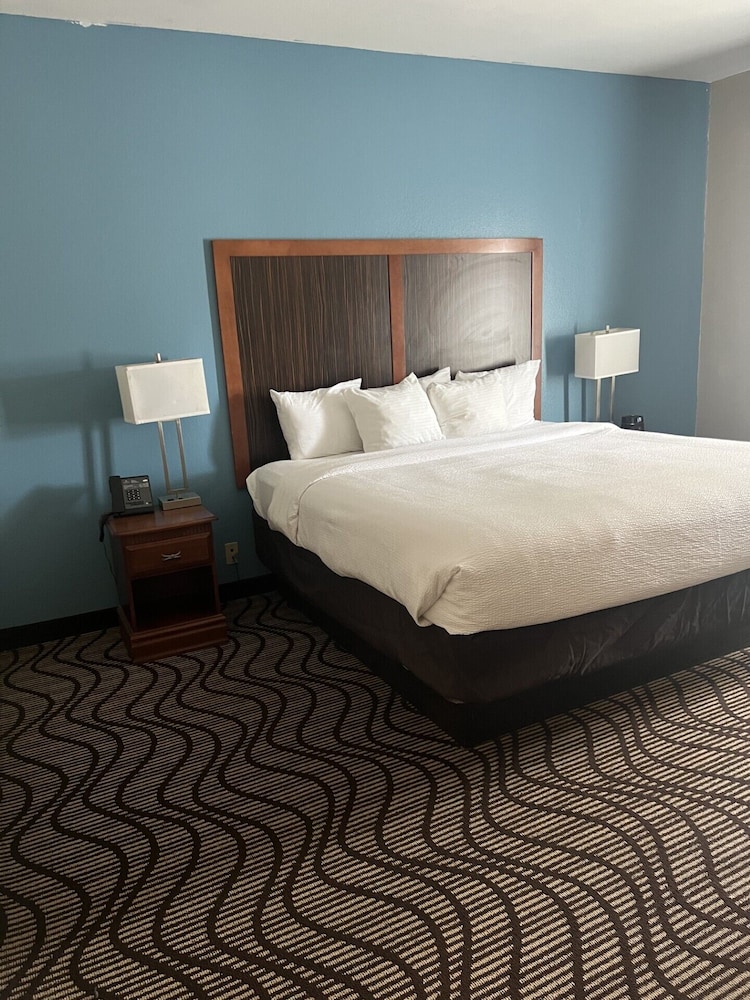 MATHIS DELUXE HOSPITALITY
