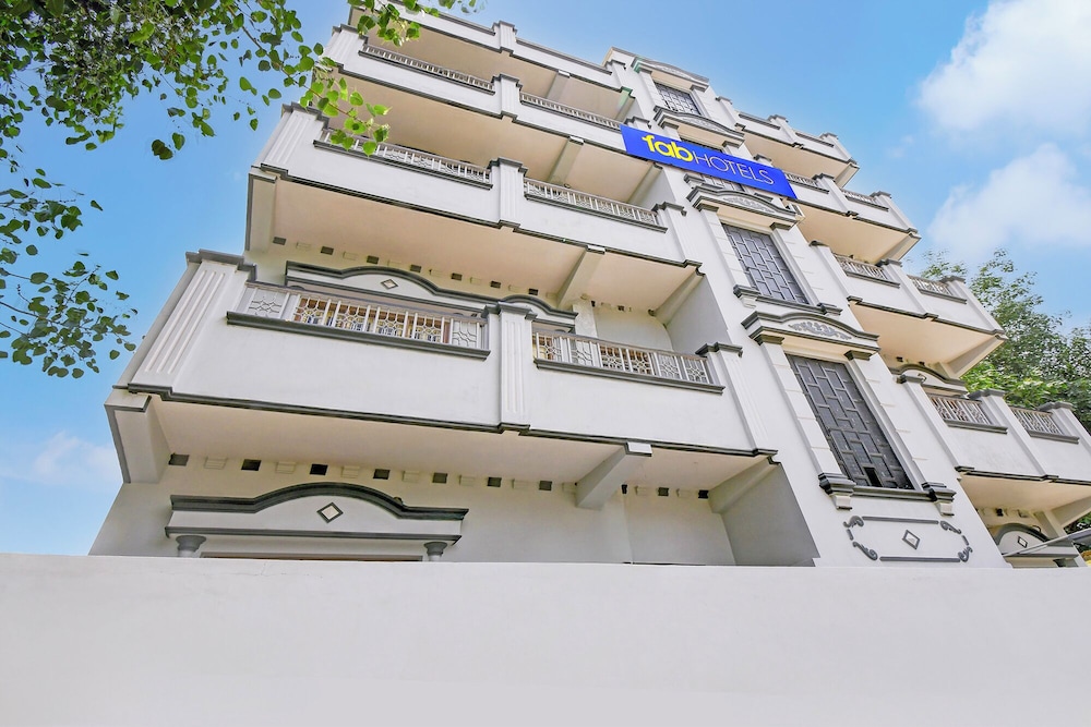 Fabhotel Rb Palace