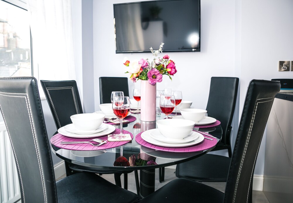 Flat 2, Falcondale House 5 South Cliff