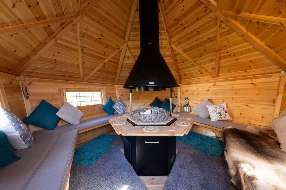 Seaside Retreat - Five Minutes to Beach Village