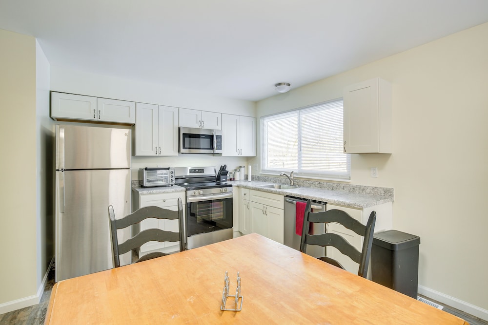 9 Mi to Forest Park: Pet-friendly Home in St Louis