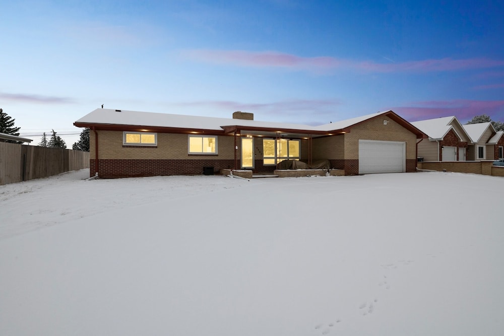 Comfortable & Spacious 3br Home In Cheyenne 3 Bedroom Home