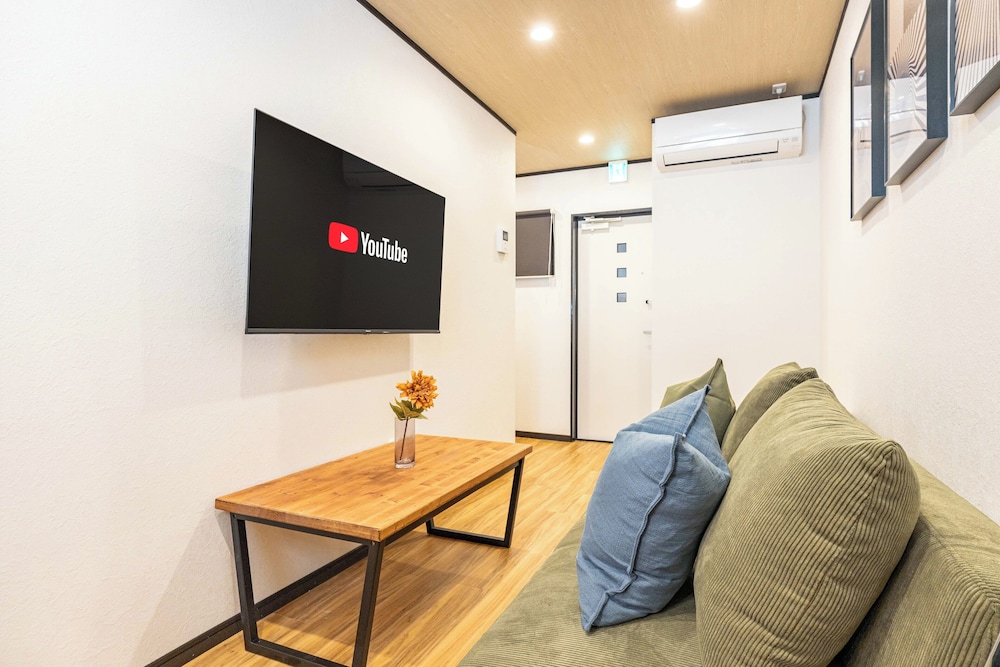 HT HOUSE