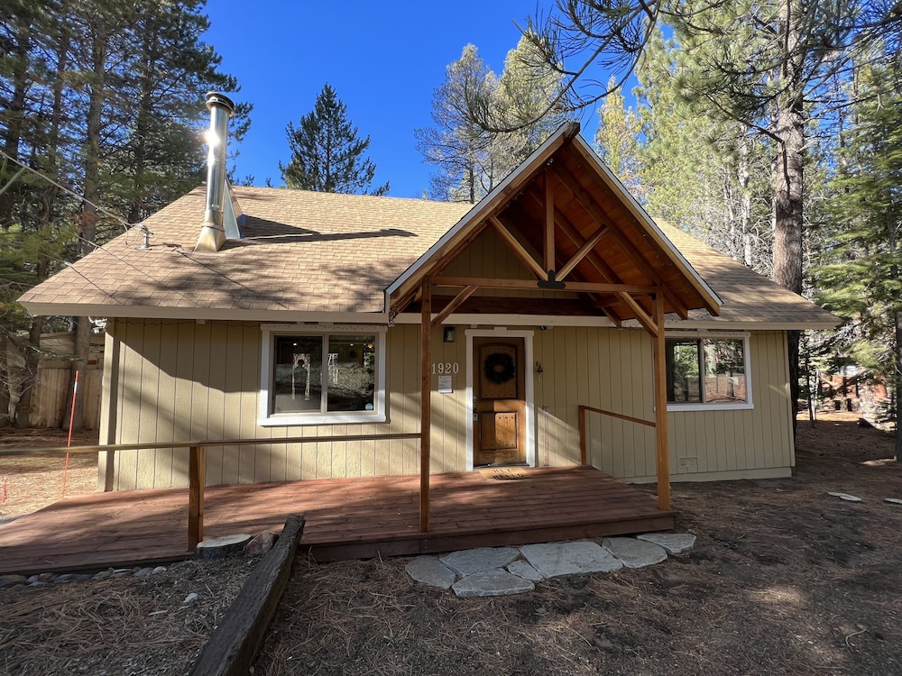 Stout House Cabin - Your Kids Favorite Backyard! view 4