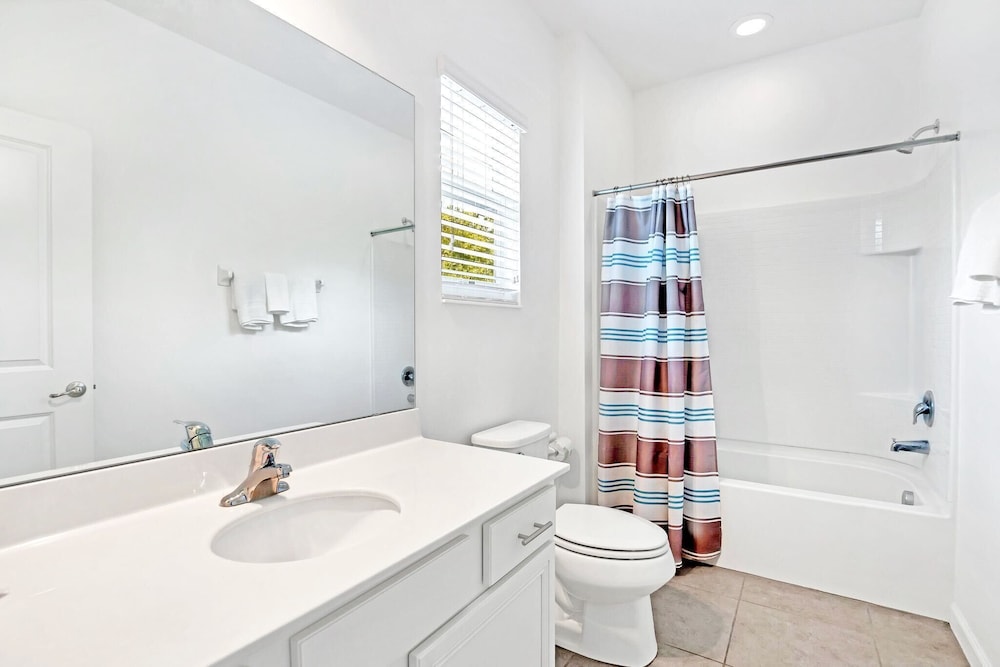 Garden View 6BR Escape With Pool, Hot Tub & Games