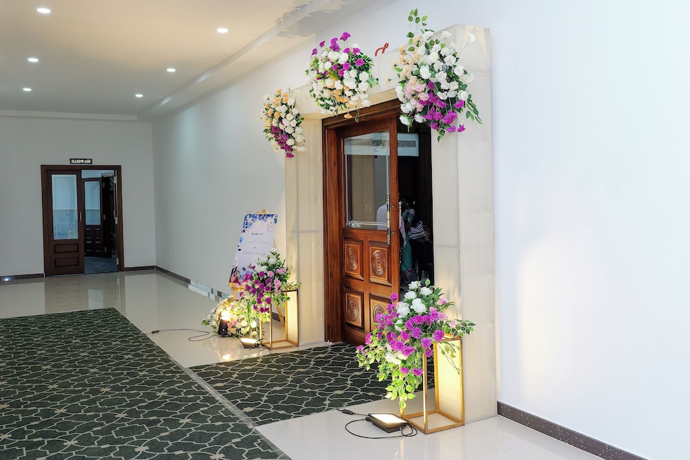 Shambhavi Hotel & Convention Centre