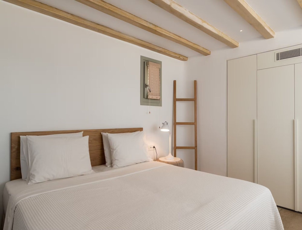 Charming Villa Near Ftelia Beach