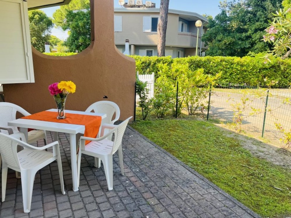 Apartment With Garden and Swimming Pool Access