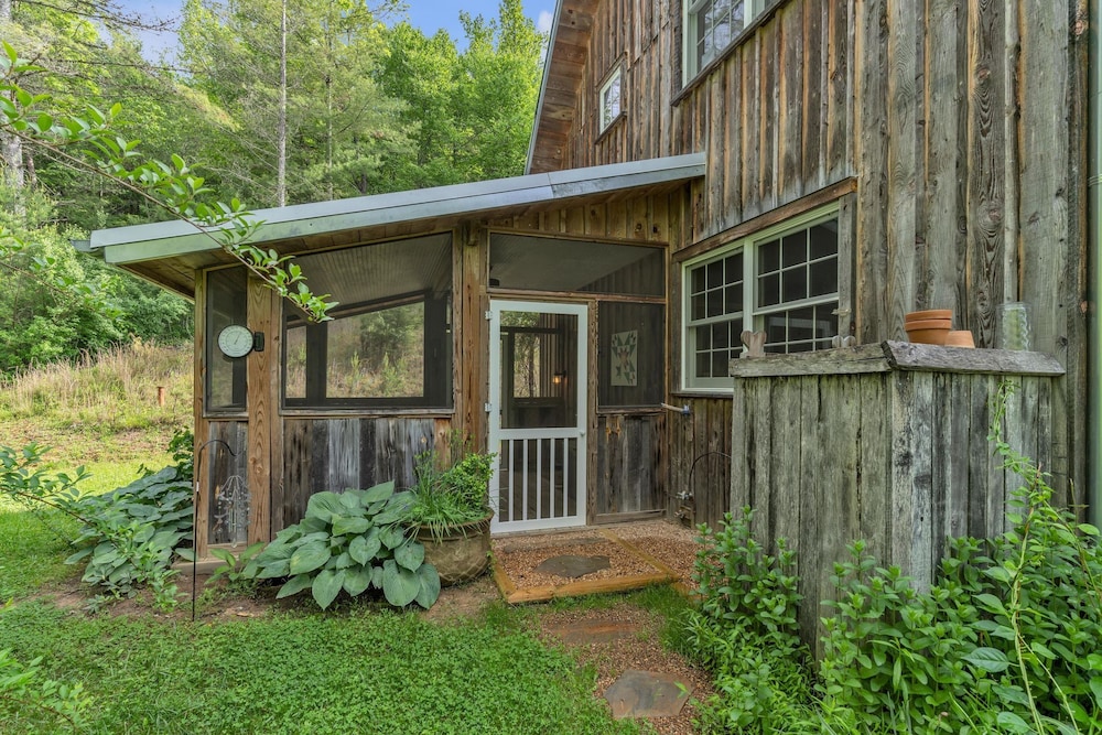 Mountain Cabin: Vintage Charm Meets Modern Luxury 2 Bedroom Home by RedAwning view 4