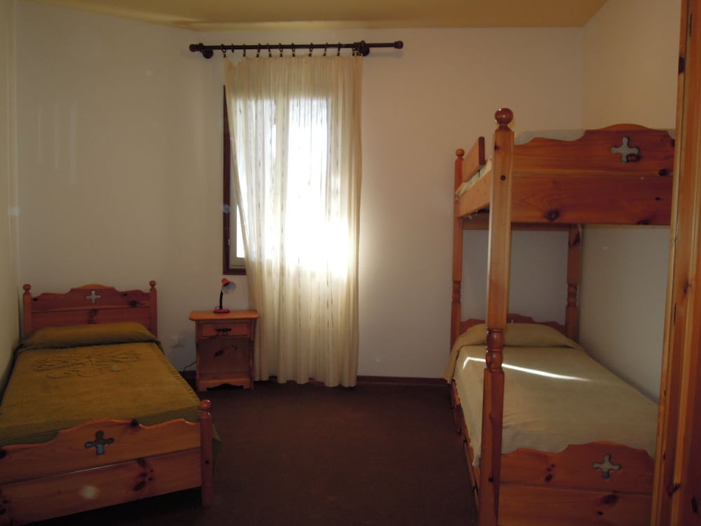 Cozy Stay With Shared Pool