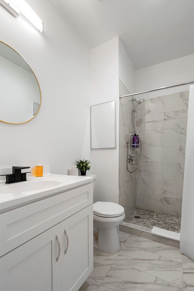 Modern 2Bed 2Bath & parking in Excelsior