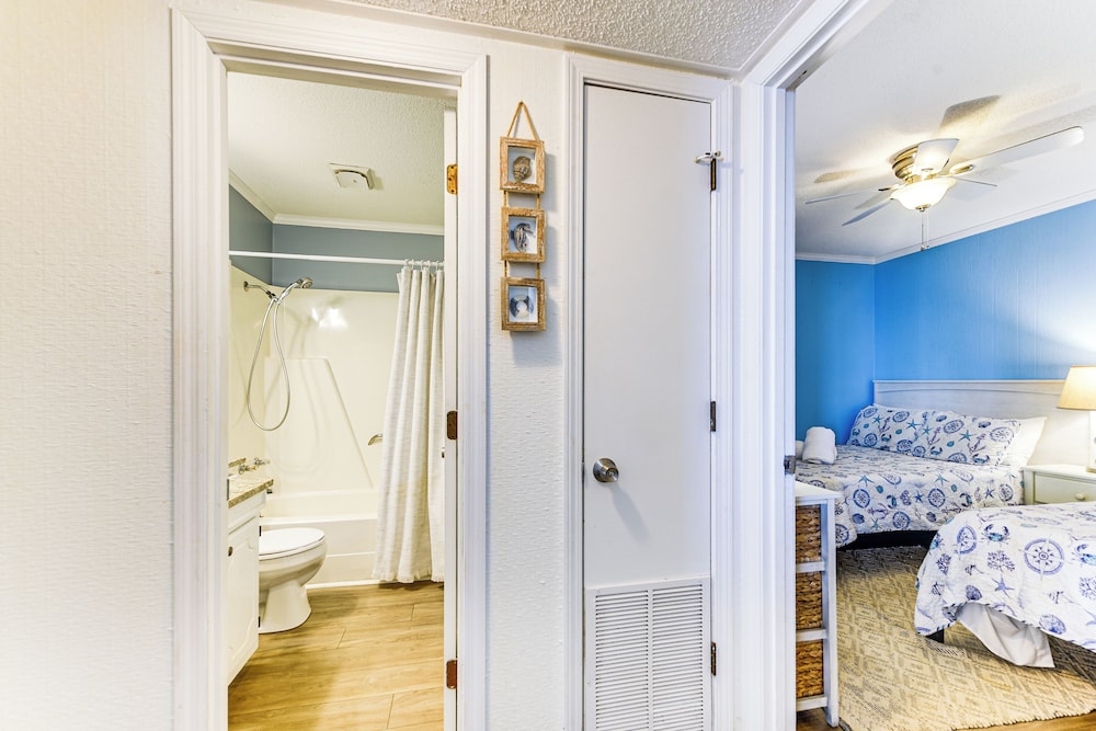 Walk to Pool + Shore: Ocean Isle Beach Getaway!