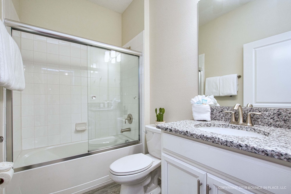 Stunning 5BD Home Private Pool and Spa Game Room, Billede 42