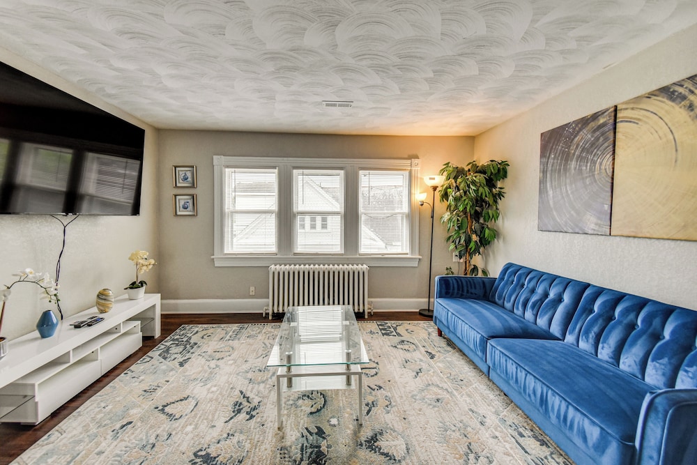 Walk to River & Downtown: Portsmouth Apartment!