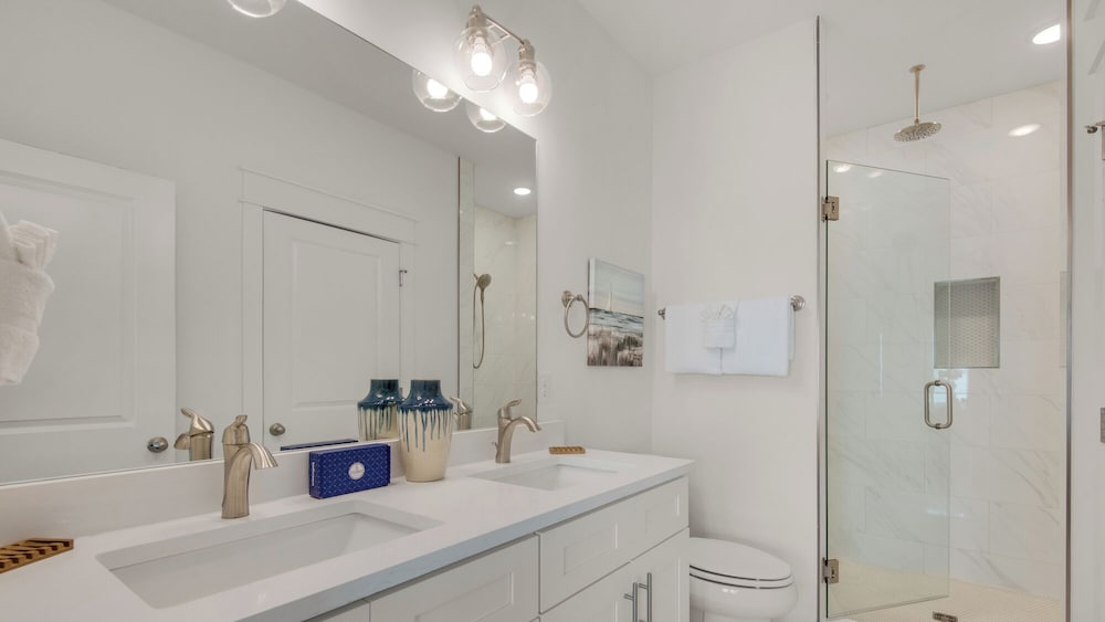 Spacious 4BR With 2 Master Suites, Golf Cart, .3 Miles to Beach - Sleeps 15