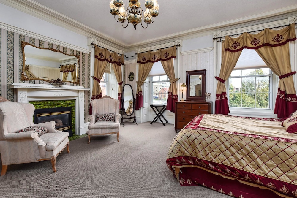 Brockville Vacations - The Noble Suites - Property Image 48