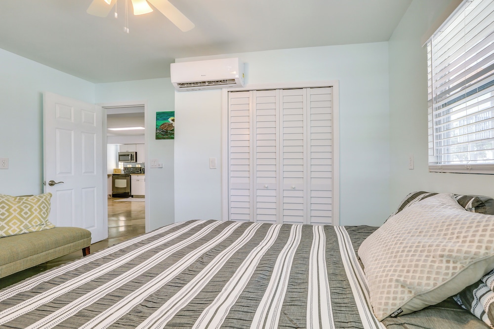 Walk to Beach: Fort Meyers Home w/ Patio!