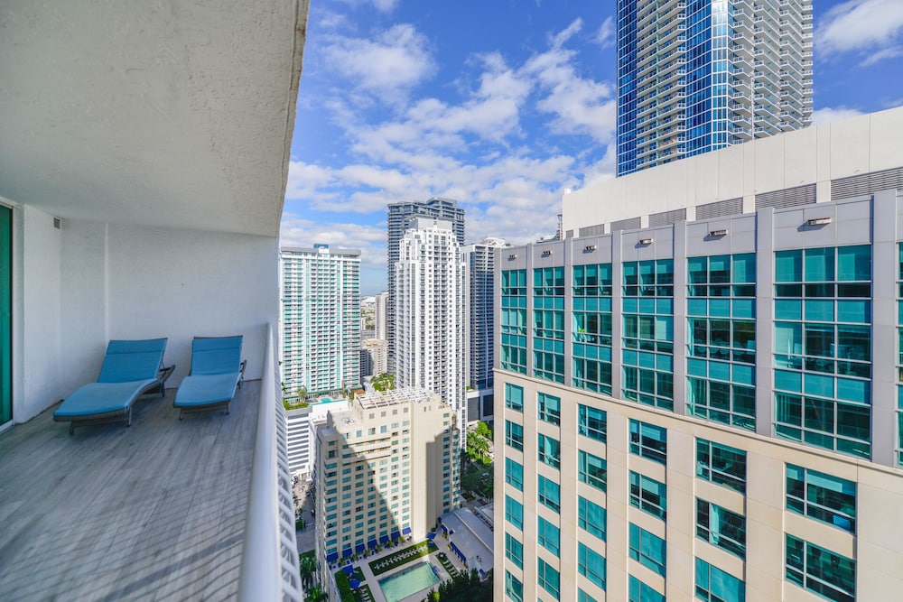 Cozy apt from Downtown Doral Park