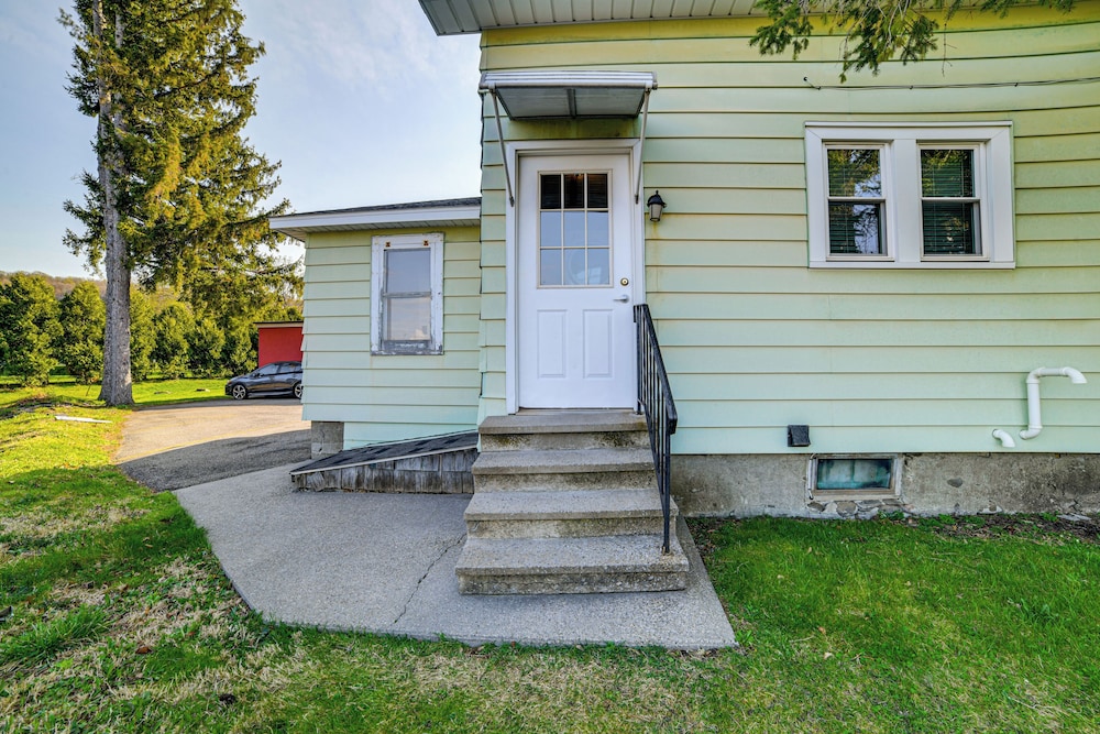 < 2 Mi to Suny Cortland: Unit w/ Private Parking