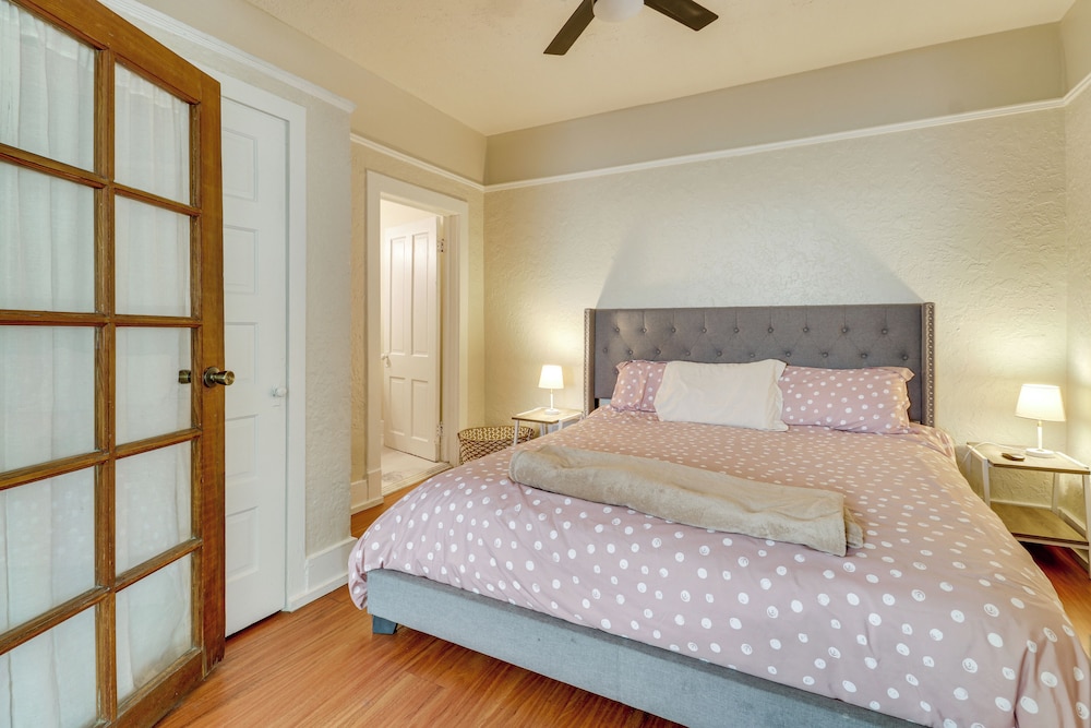2 Mi to Old Town Abq: East Downtown Triplex Unit