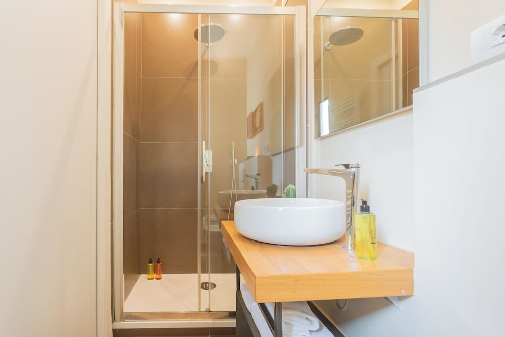 MT Studio by Rent All Como by Rent all Como