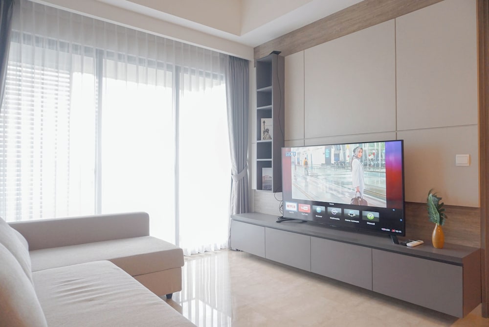 Modern Designed And Strategic 1Br Apartment Arumaya Residence