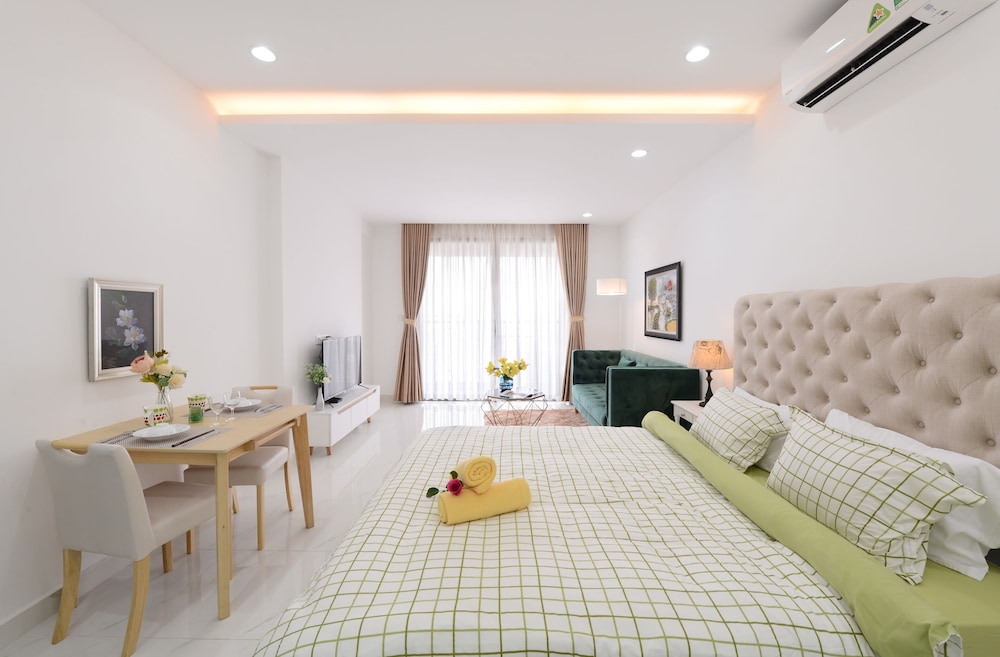 Jennifer House - Millenium Apartment