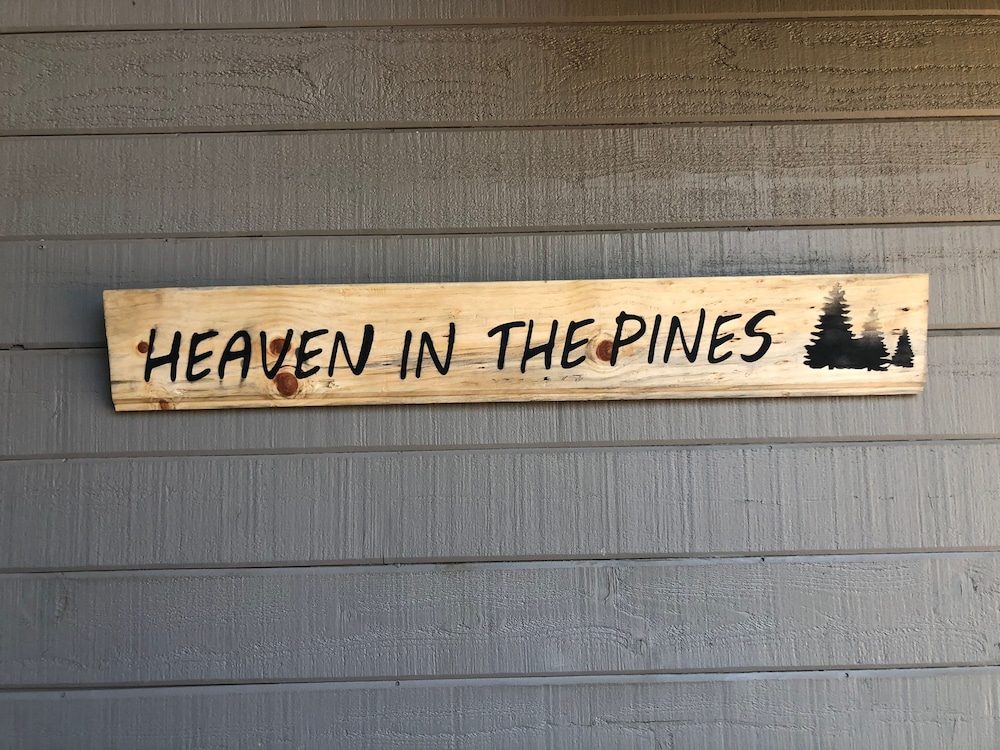 Home In The Pines Near Downtown w Hottub