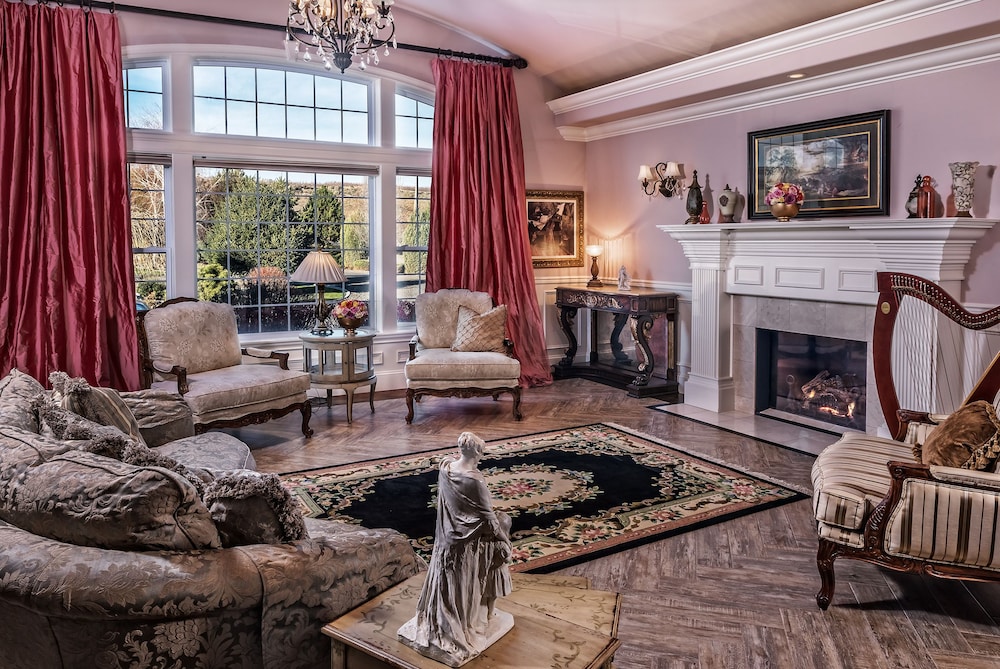 Cameo Heights Mansion view 2