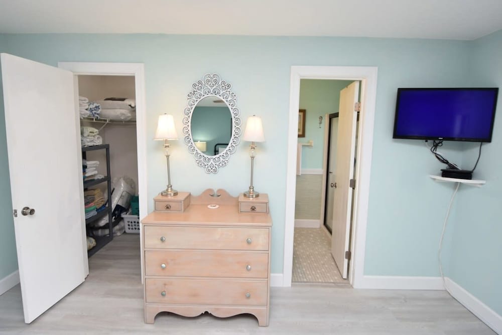 Hidden Oasis Spacious Home With Salt Water Heated Pool Hot Tub Fenced Yard Pets are Welcome