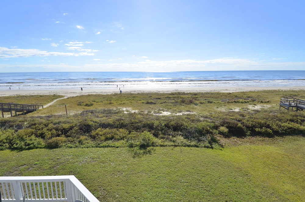 Beachfront Dolphin by Ryson Vacation Rentals