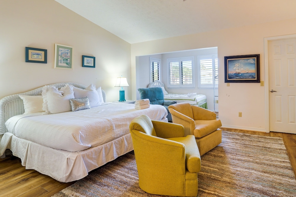 PCB Townhome w/ Resort Amenities - Walk to Ocean!