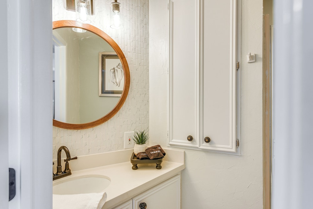 Beachfront Retreat: West End Home in Galveston!