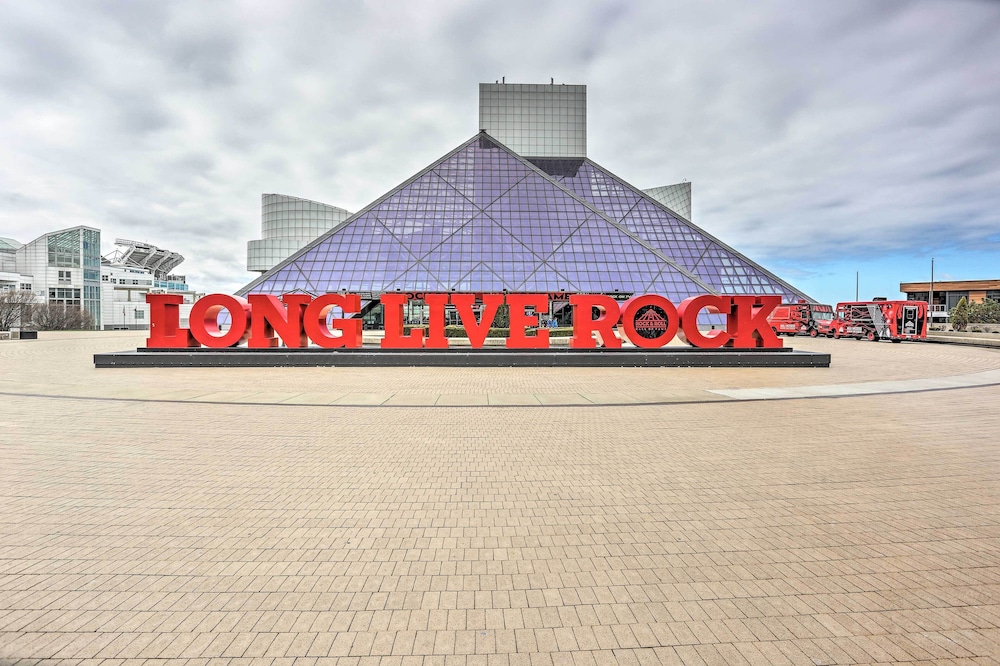 Dwtn Cleveland Condo: Walk to Stadiums & Museums view 3