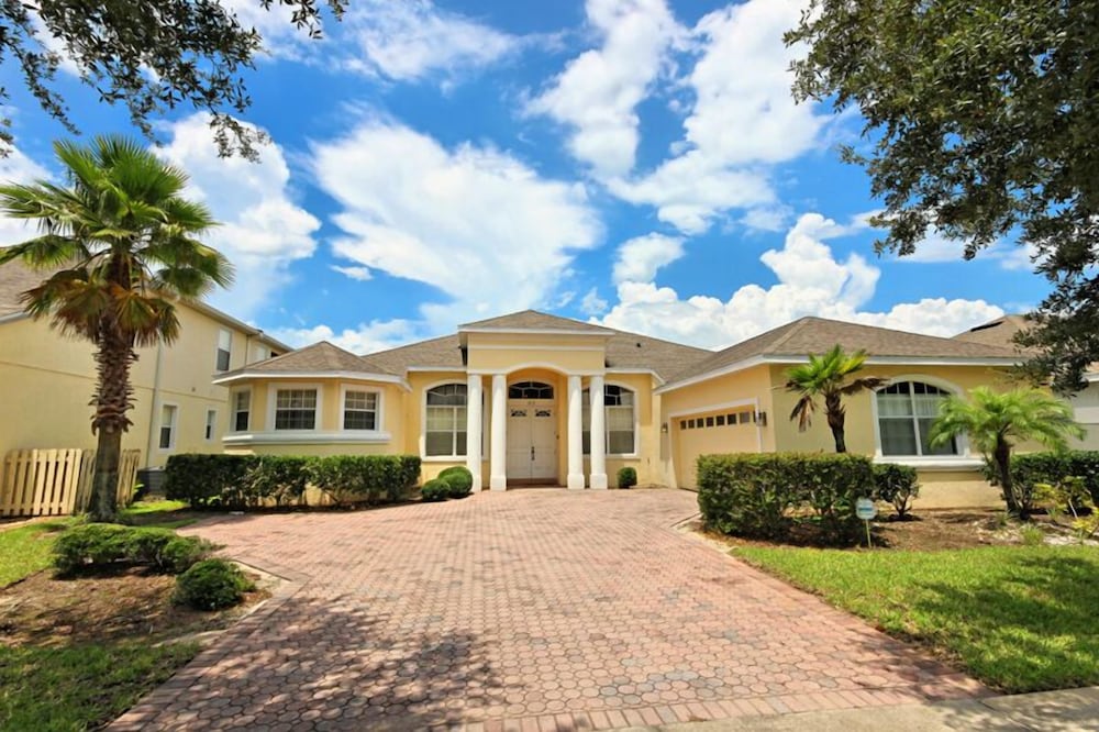 5 Bedroom Birkdale Home - Image 1