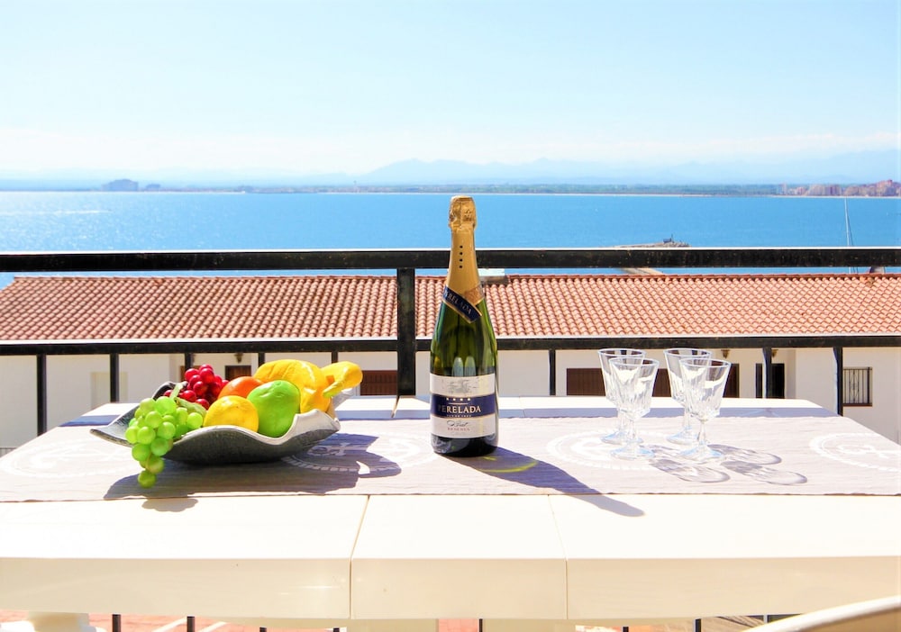 Apartment in Roses Near Beach