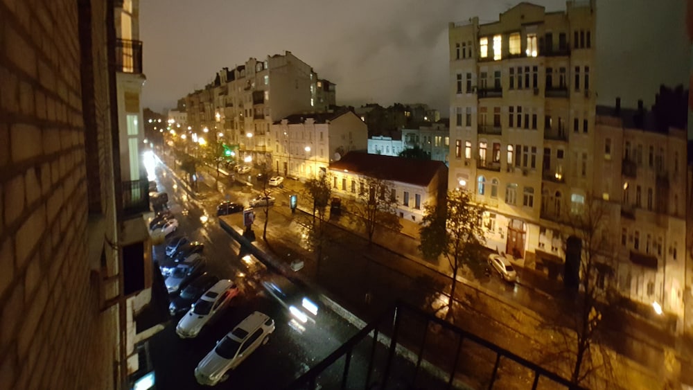 Rent Kiev Lva Tolshtoho Square