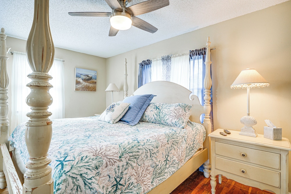 Rooftop Deck & Hot Tub: Outer Banks Family Getaway