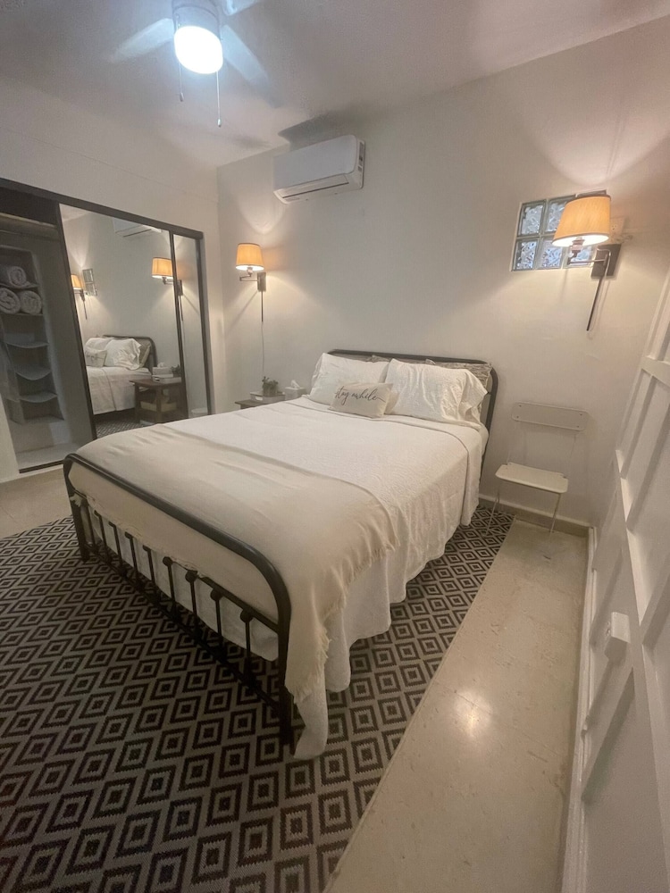 Pr Pvt Rm 5 Qn Bed Gated Comm Easy Parking view 5
