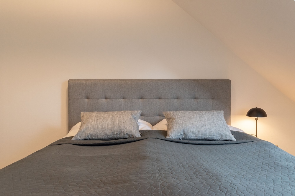 Sanders Boulevard - Cute 2-bdr Apt By the Canal view 5